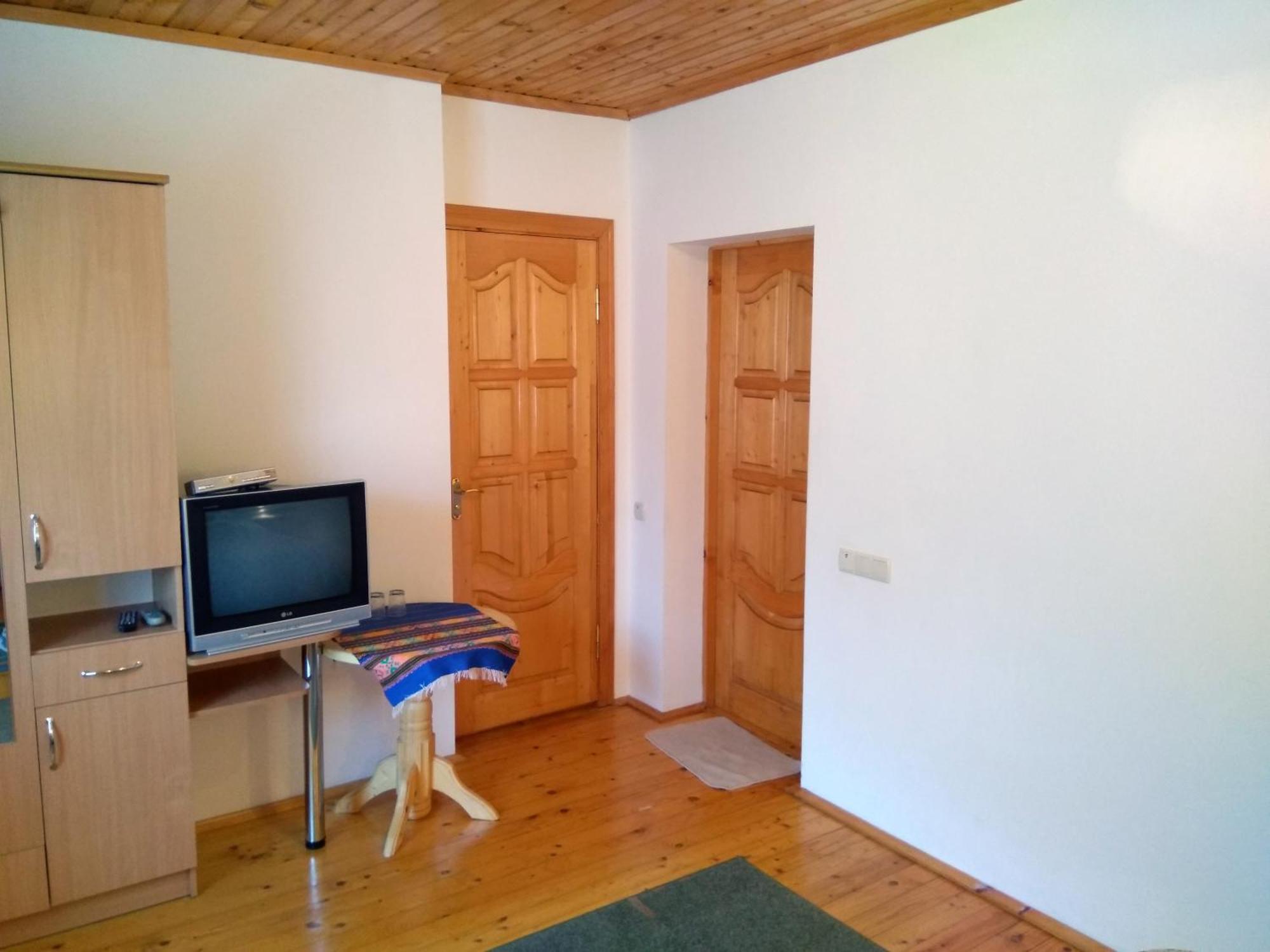 Oskolok Dovbusha Mini-Hotel Yaremche Room photo